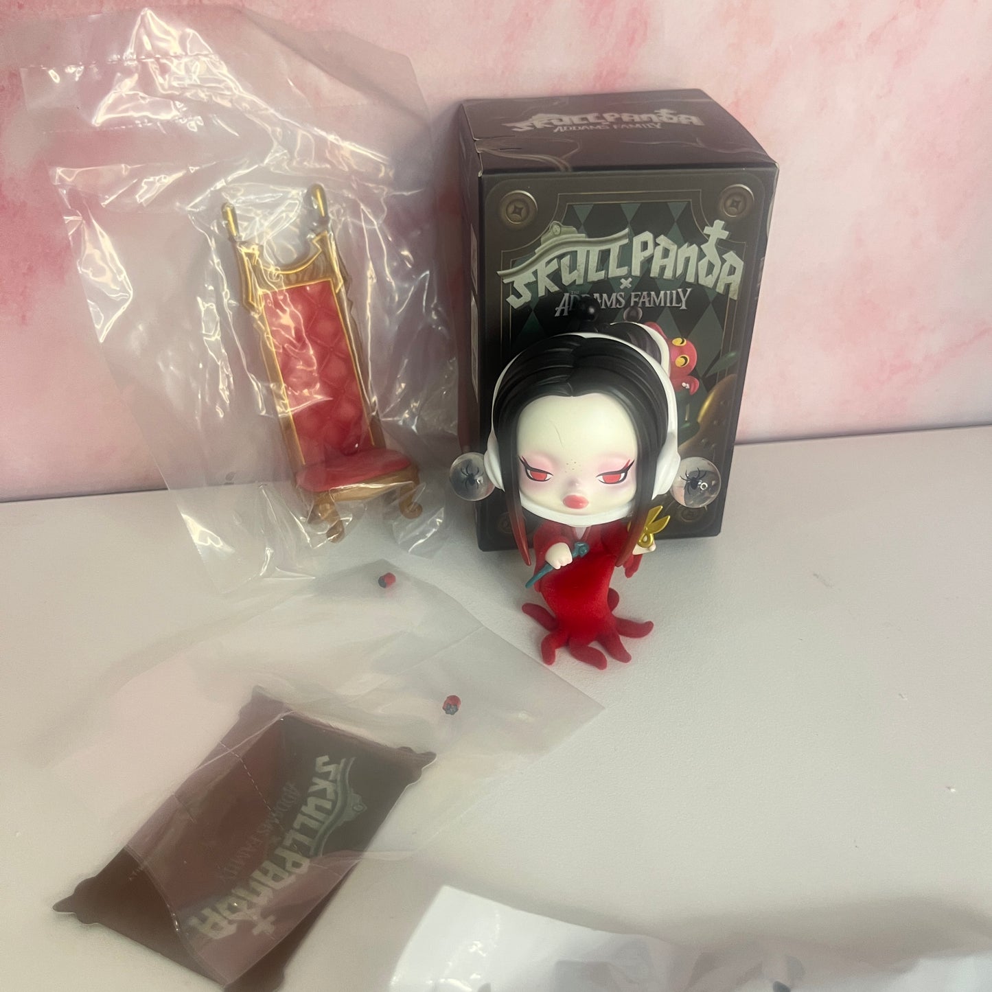 Skullpanda Addams Family Series Figurine - Morticia (Revealed)